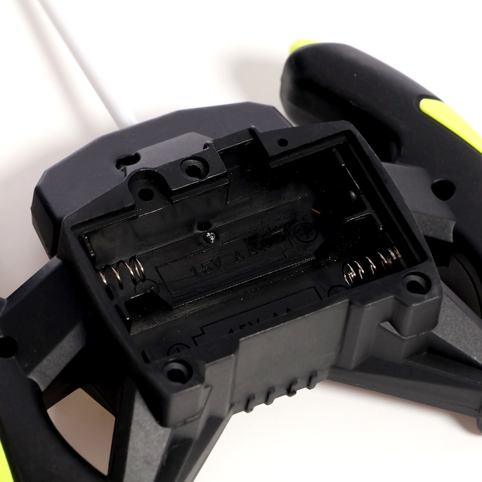 Самолет на радиоуправлении «Бомбардировщик», работает от батареек Самолет на радиоуправлении «Бомбардировщик», работает от батареек