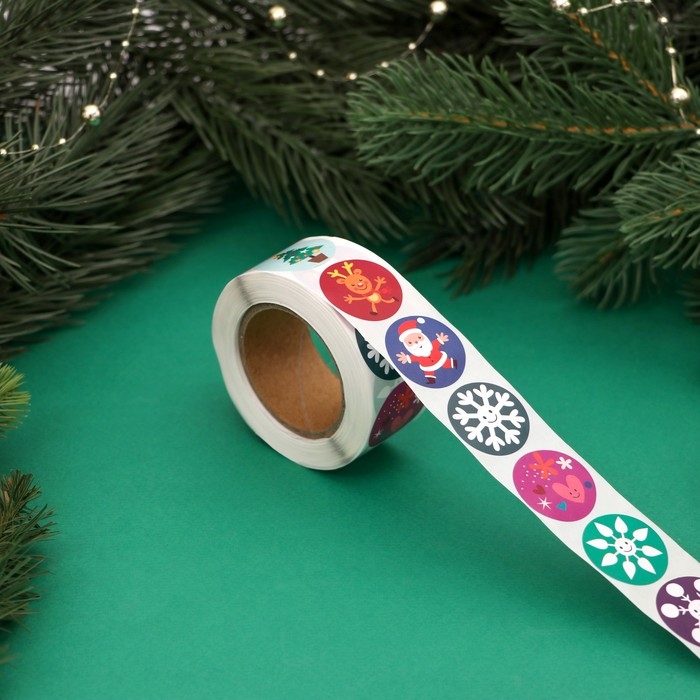 Новый год. Наклейки новогодние в рулоне Новый год. Наклейки новогодние в рулоне "Новогодний праздник", 500 шт, 2,5 х 2,5 см.