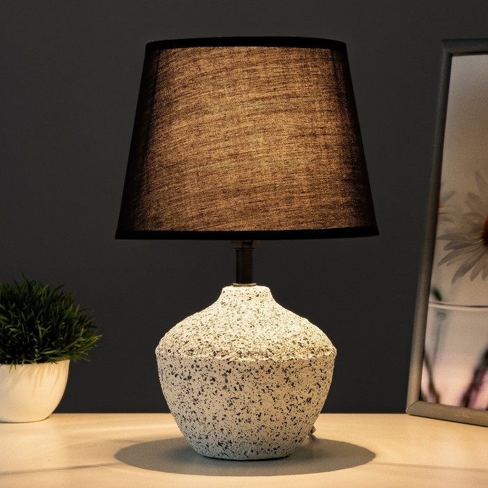 Настольная лампа Настольная лампа "Алетта" Е14 40Вт бело-черный 20х20х36 см RISALUX