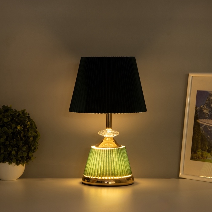 Лампа настольная Лампа настольная "Клаудия" 1х40Вт Е27+LED подсветка основания изумрудный/золото 15х15х32,5см 10683