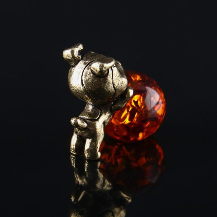 Сувенир Сувенир "Собака", латунь, янтарная смола, 2,9х1,5х2,0 см