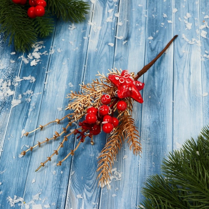 Декор  Декор "Зимние грезы" алая звезда ягоды золотая хвоя, 24 см