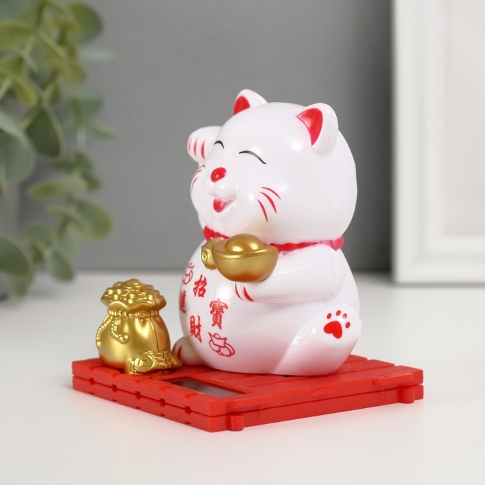 Маятник пластик Маятник пластик "Белый Манэки-нэко со слитком Ямб" 8х8х8,5 см