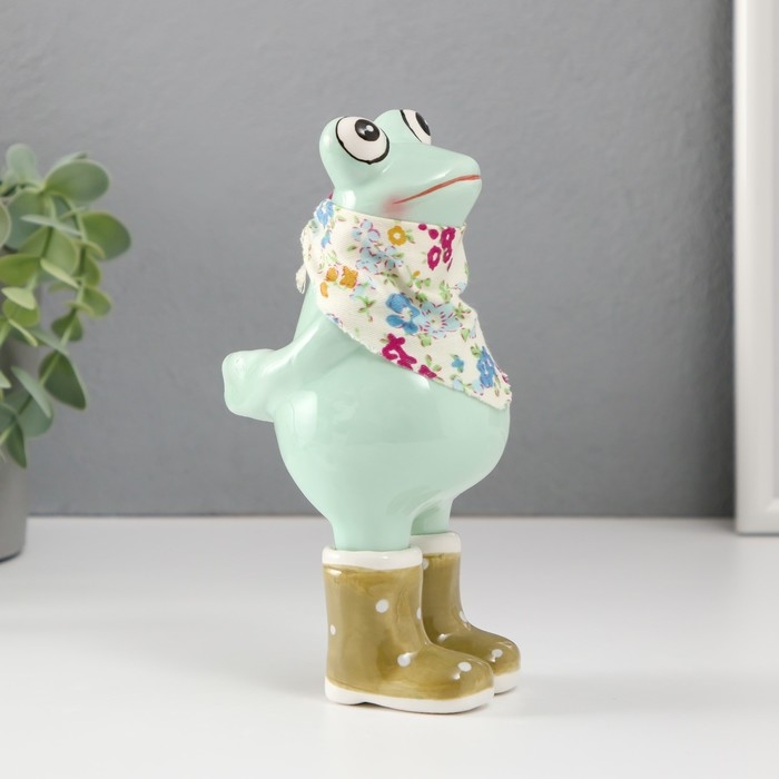 Сувенир керамика Сувенир керамика "Лягушонок в резиновых сапогах, с косынкой" 8,4х6х16,3 см