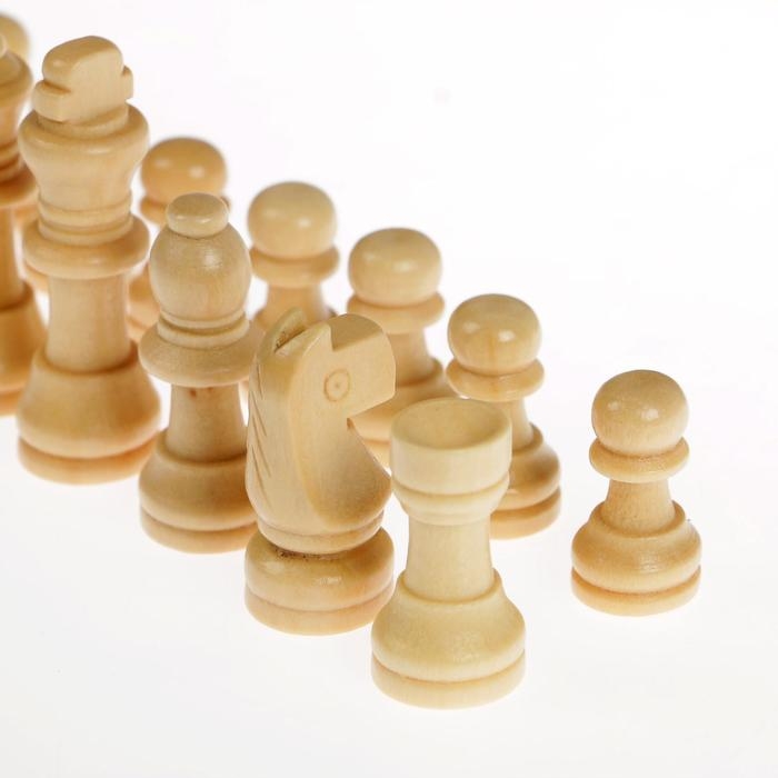 Шахматные фигуры, дерево, король h-5.5 см, пешка h-2.8 см Шахматные фигуры, дерево, король h-5.5 см, пешка h-2.8 см