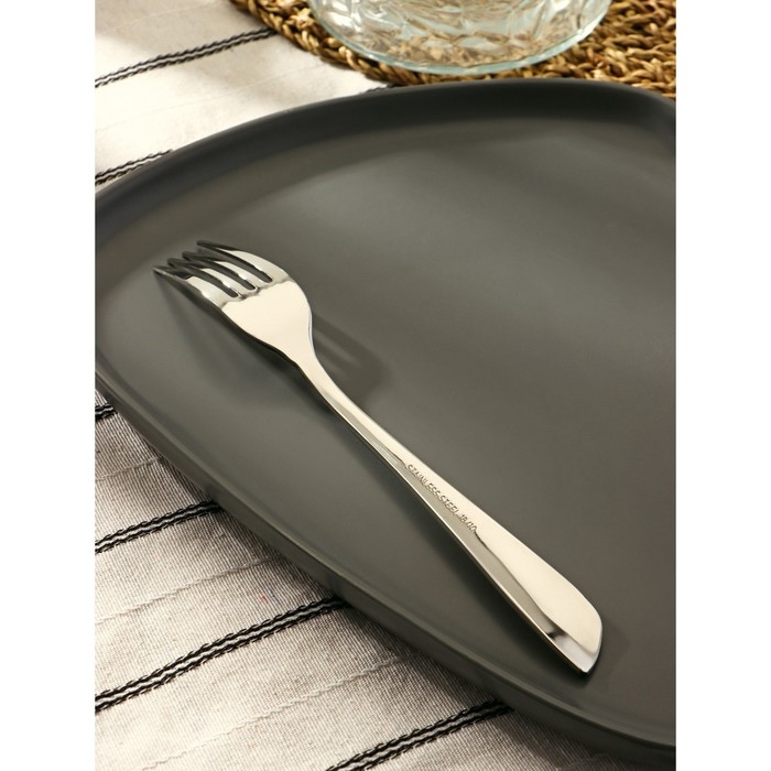 Вилка столовая из нержавеющей стали Magistro «Эми», h=20,5 см, цвет серебряный Вилка столовая из нержавеющей стали Magistro «Эми», h=20,5 см, цвет серебряный