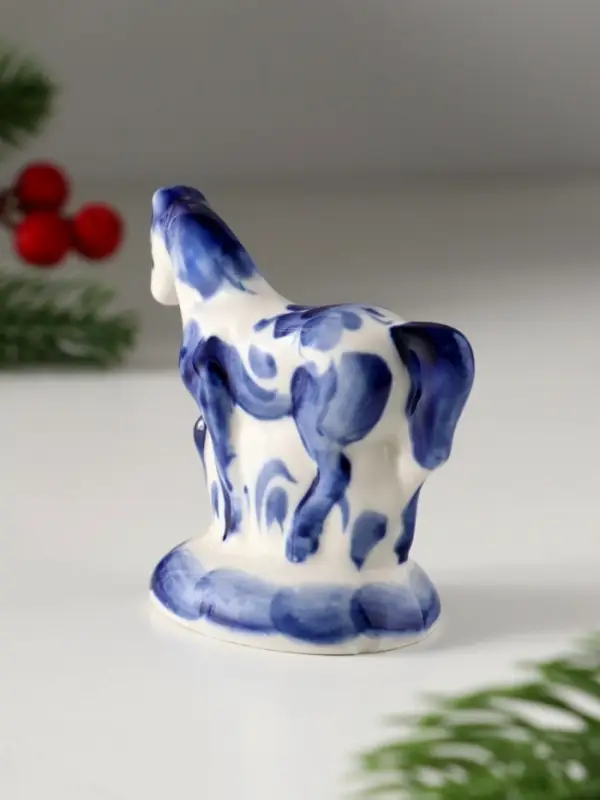Сувенир Лошадь в траве, 7,5х7,5 см, гжель Сувенир Лошадь в траве, 7,5х7,5 см, гжель