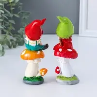 Сувенир полистоун "Малыши в длинных колпаках на мухоморах" набор 2 шт 4х5,5х14,2 см
