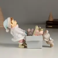 Фигурка полистоун &laquo;Малышка с коробкой новогодних игрушек&raquo;, 15.5&times;5&times;10 см