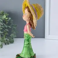 Сувенир полистоун "Малышка в большой соломенной шляпе" 8,5х11,5х24 см