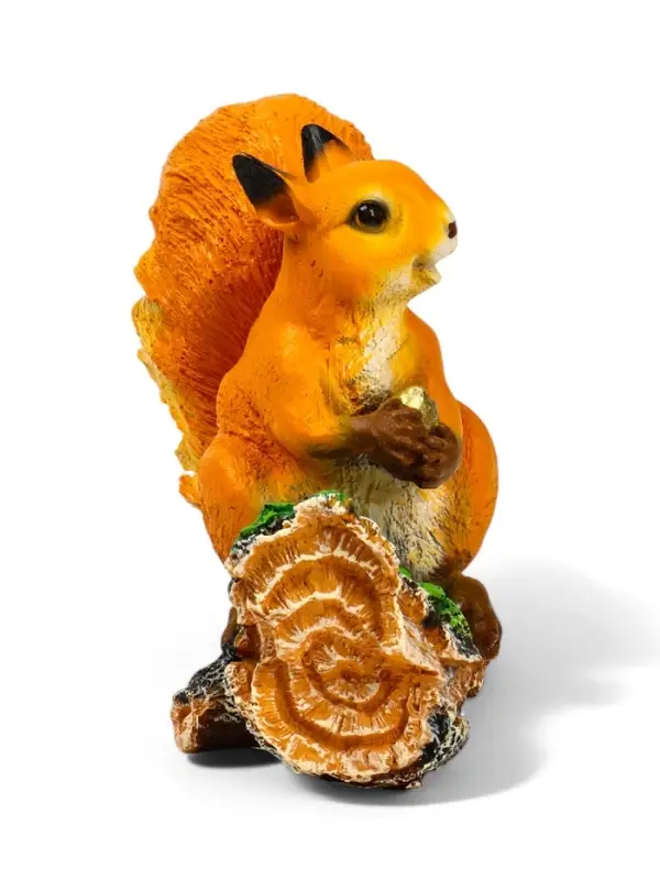 Садовая фигура из полистоуна &laquo;Белочка с орешком на пне&raquo;, 25&times;12&times;23 см