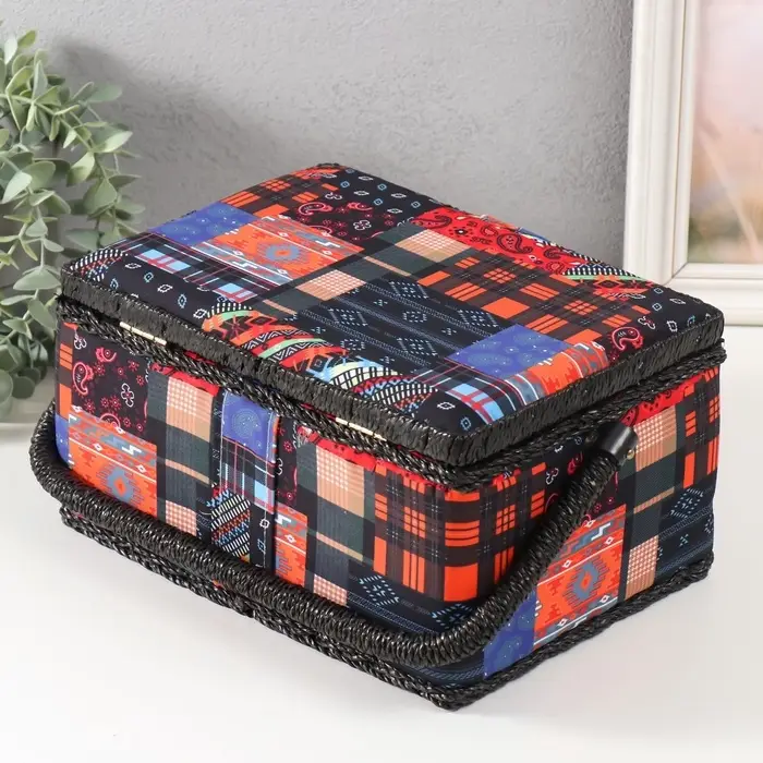 Шкатулка для рукоделия и шитья &laquo;Пэчворк. Узоры&raquo;, хранение ниток, иголок, мелочи, 19&times;26&times;14.5 см