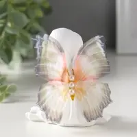 Сувенир полистоун "Девочка-бабочка с золотым кулоном" белый 5,5х8х9 см