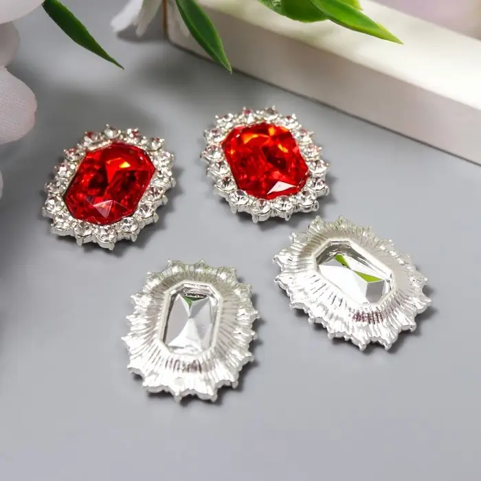 Декор для творчества металл  Декор для творчества металл "Медальон восьмиугольный" красный кристалл стразы 2х1,5 см