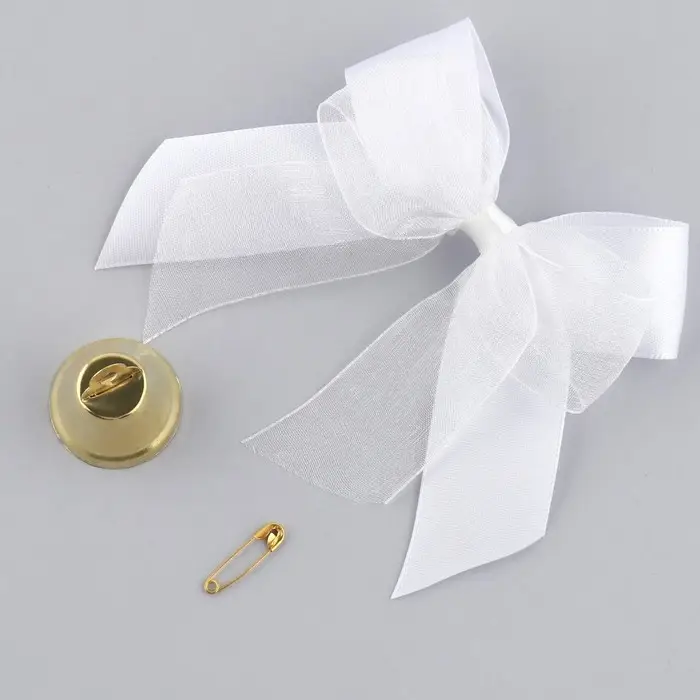 Колокольчик на булавке с бантом на выпускной, белый, d = 2,6 см