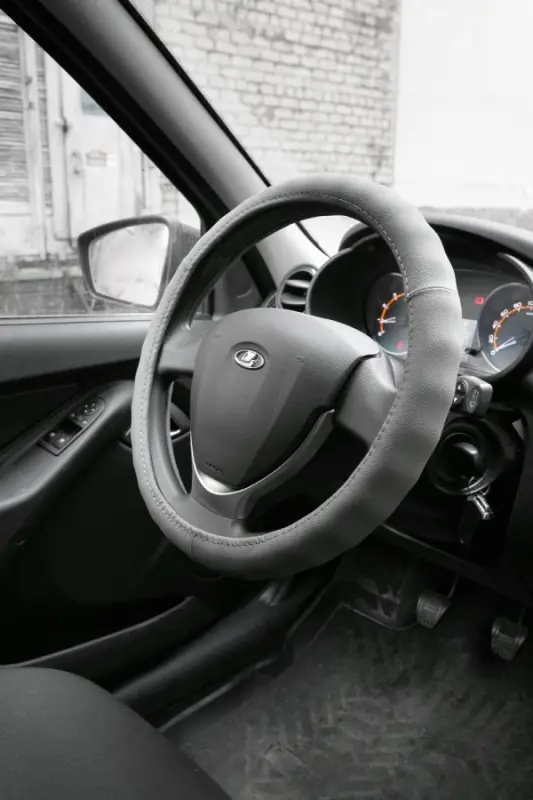 Оплетка на руль (нат. кожа) AVS GL-165L-GR (размер L, серый) - Серия "Classic"