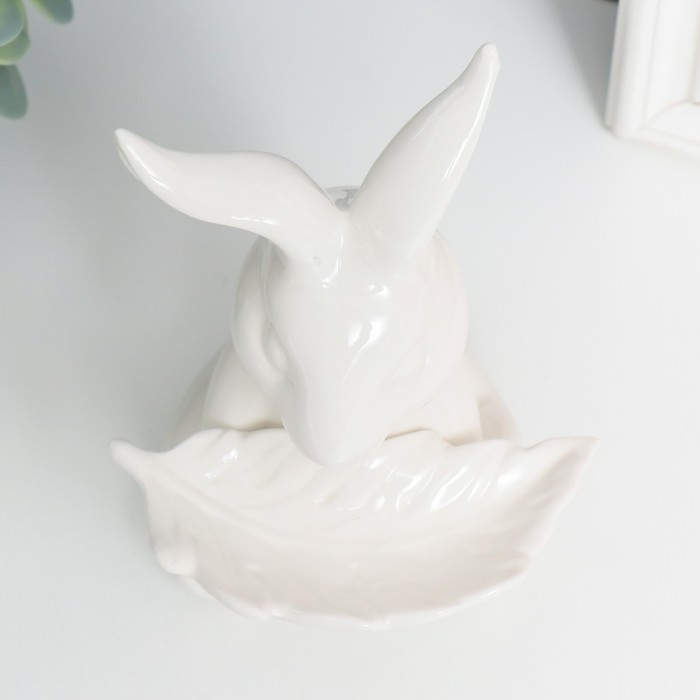 Сувенир керамика подставка Сувенир керамика подставка "Зайка с белым листом" белый 11х11.5х15см