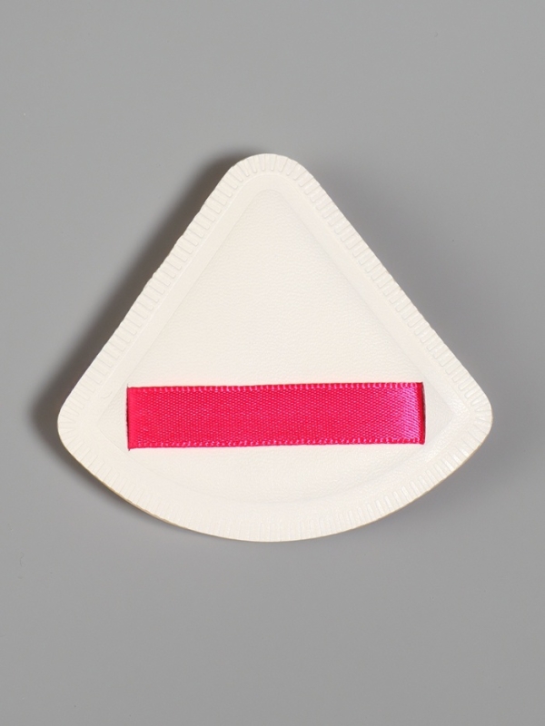 Спонж д/макияжа треуг с держат 7*7см  в пласт футляре латекс белый пакет QF Спонж д/макияжа треуг с держат 7*7см  в пласт футляре латекс белый пакет QF