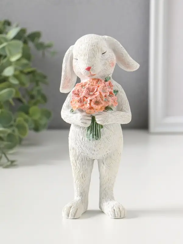 Сувенир полистоун "Белая зайка с букетом розовых цветов" 16 см