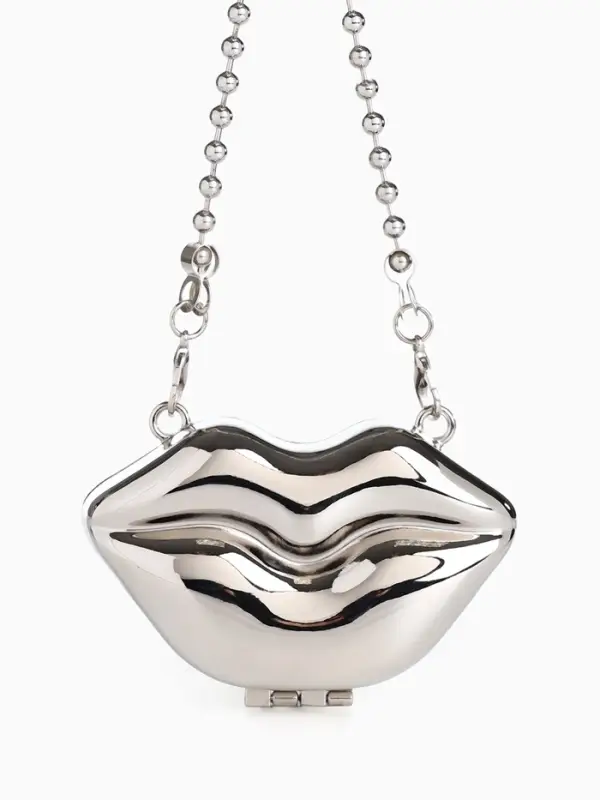 Сумка мини-клатч на магните, в форме губ, жёсткий корпус, на длинной цепочке, серебристая
