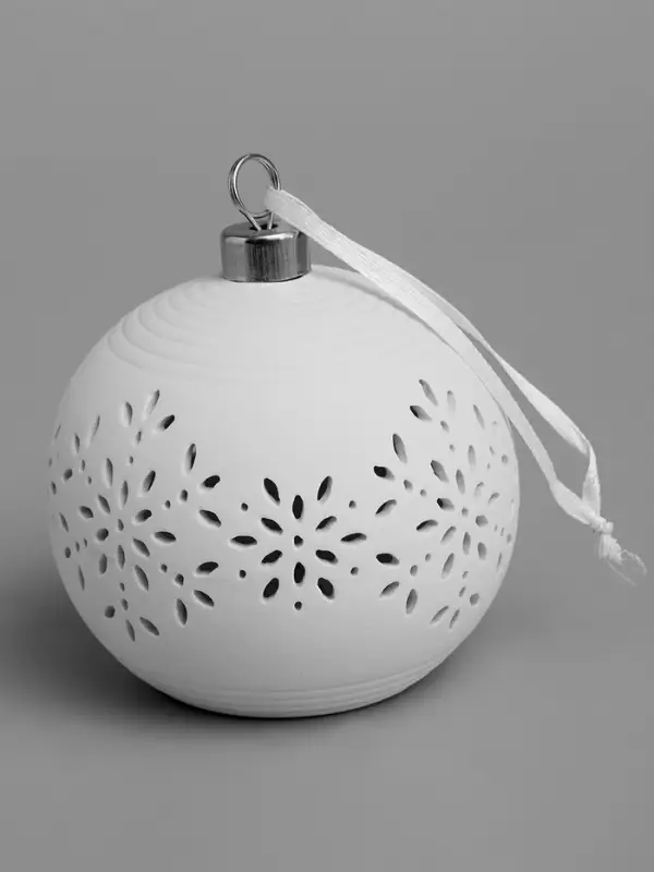 Ёлочный шар &laquo;Снежинки&raquo;, 9&times;9&times;9.8 см, 1 LED, керамика, от батареек LR44&times;2, свечение тёплое белое