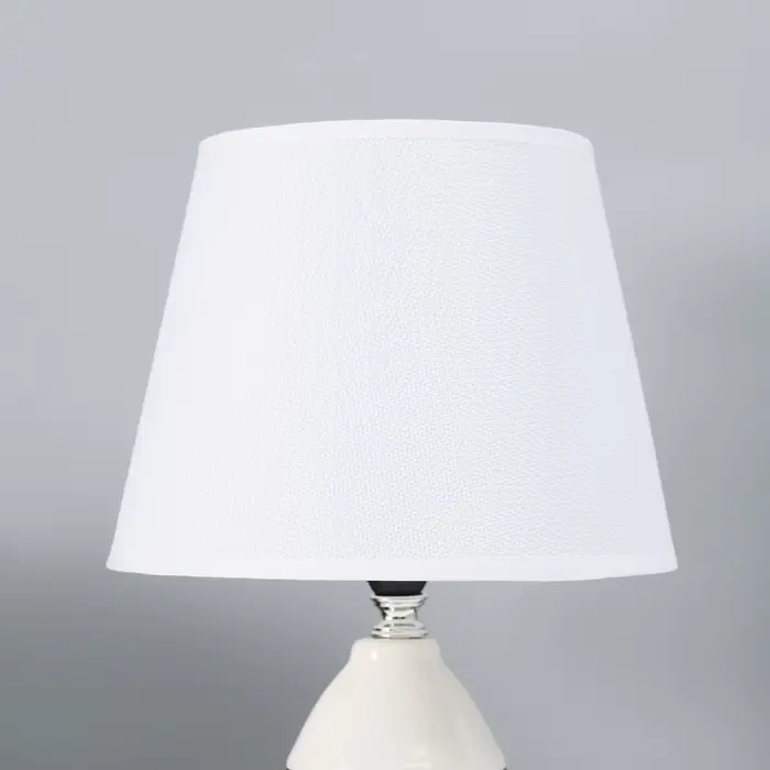 Лампа настольная RISALUX &laquo;Андо&raquo;, Е14, 40 Вт, белая, 20&times;20&times;31.5 см