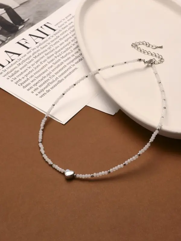 Чокер бисерный &laquo;Сердце&raquo;, бусина №4, белый в серебре, 35 см