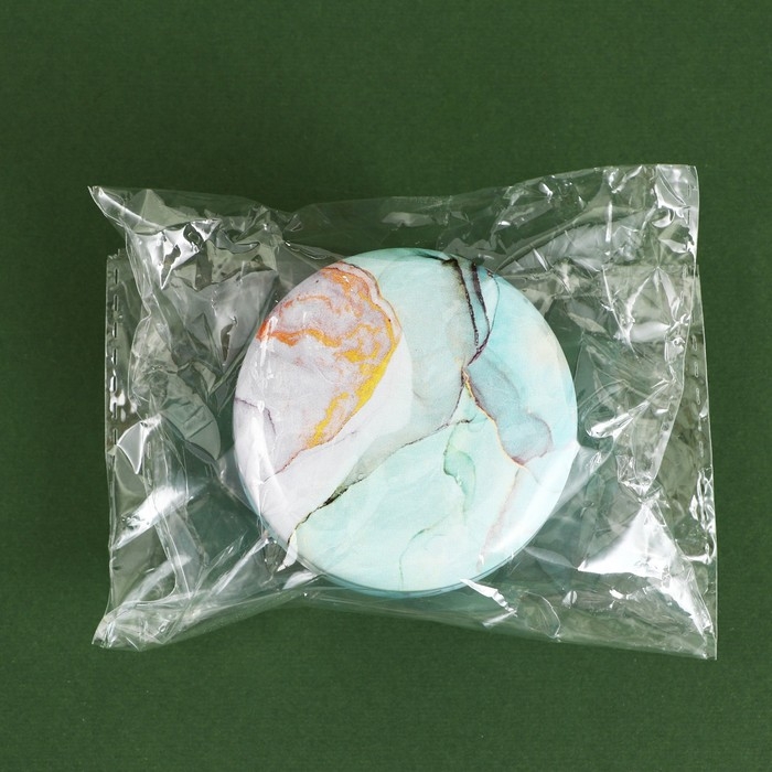 Ароматическая свеча из соевого воска «Сказочная», аромат бабл гам, 6 х 6 х 4 см. Ароматическая свеча из соевого воска «Сказочная», аромат бабл гам, 6 х 6 х 4 см.