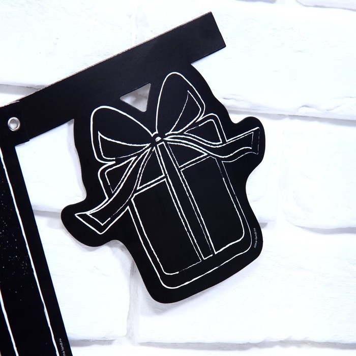 Гирлянда на люверсах с украшениями 5 шт. «С Днем рождения!», черно-белый, длина 246 см Гирлянда на люверсах с украшениями 5 шт. «С Днем рождения!», черно-белый, длина 246 см