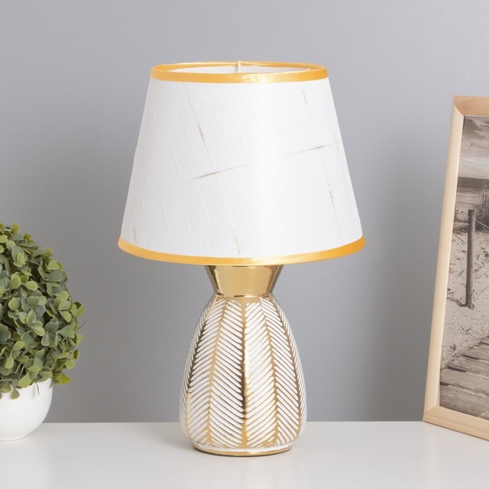 Лампа настольная Лампа настольная "Паула" 1х40Вт Е14 белый/золото 22х22х36см