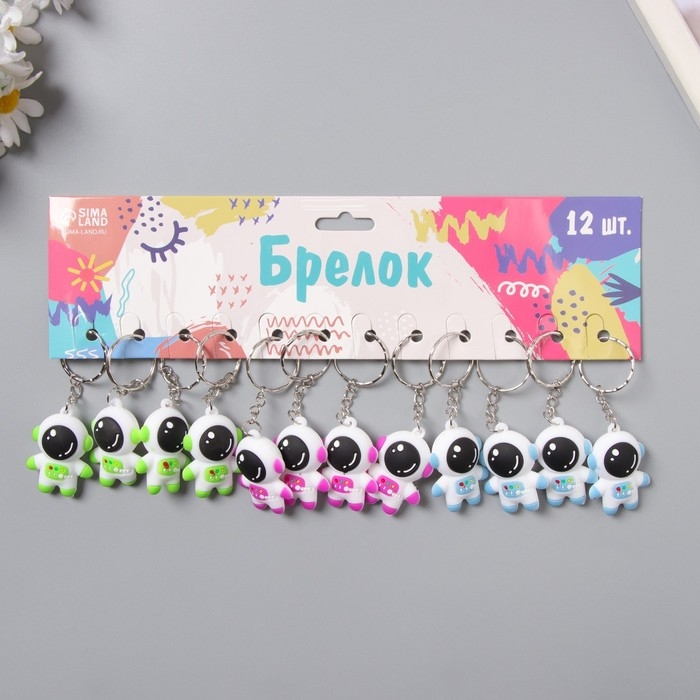 Брелок резина Брелок резина "Космонавт в скафандре" МИКС 4,5х2,4х3,2 см