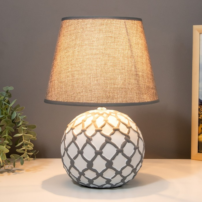 Лампа настольная с абажуром Е14 40Вт 220В Лампа настольная с абажуром Е14 40Вт 220В "Шар в сети" 25х25х33см RISALUX