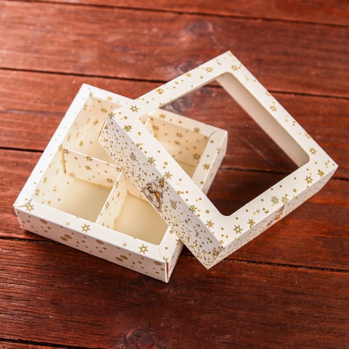 Новый год. Коробка для конфет 4 шт  Новый год. Коробка для конфет 4 шт "Золотые звёзды" подарочная новогодняя упаковка, 12,6 х 12,6 х 3,5 см.