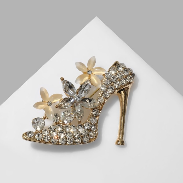 Брошь «Туфелька», цвет молочно-белый в золоте Брошь «Туфелька», цвет молочно-белый в золоте