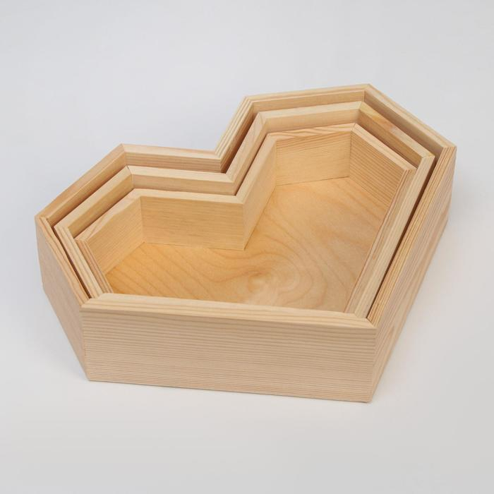 Набор 3 в 1 кашпо деревянных подарочных (29.5×7; 27.5×6; 25×4.5) "Сердце", натуральный