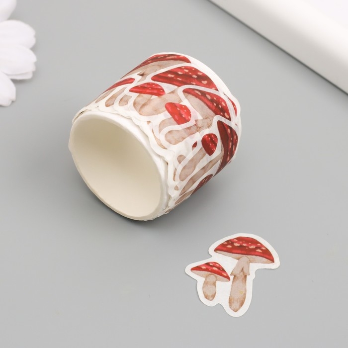 Наклейка бумага Наклейка бумага "Мухоморы" d=3 см 100 шт в рулоне 3,5х3,5 см