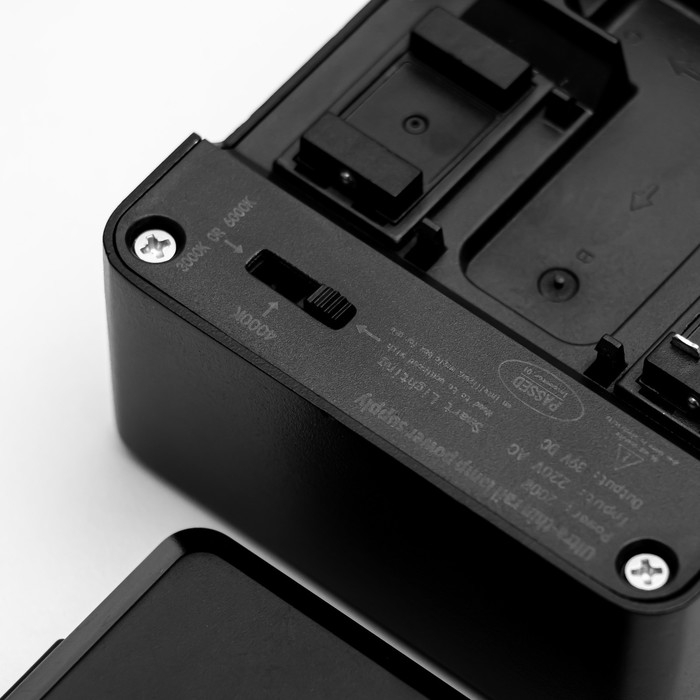 Драйвер для трековой системы Драйвер для трековой системы "SLIM-200" 200Вт 48V черный 8,8х8,8х4,1см