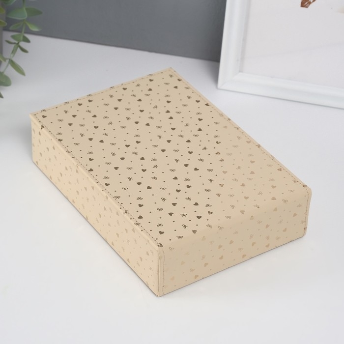 Шкатулка кожзам для украшений с зеркалом Шкатулка кожзам для украшений с зеркалом "Сердечки" золото матовое тиснение 15х21,5х5,5 см 1052446