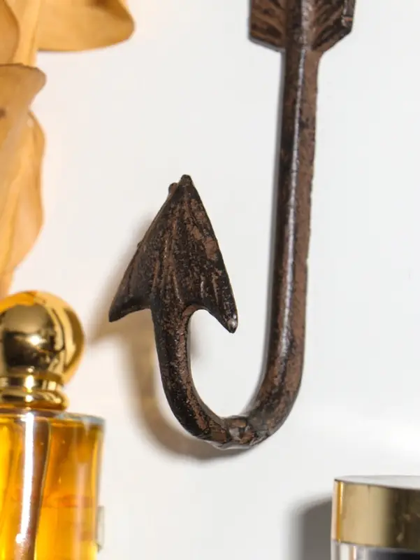 Крючок настенный &laquo;Изогнутая стрела&raquo;, ключница декоративная, чугун, 15.5&times;4.8&times;5.8 см