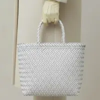 Сумка плетёная, 30&times;15&times;35 см, пластик, белая с чёрным