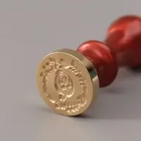 Печать для сургуча с пластиковой ручкой &laquo;Венок с буквой Q&raquo;, 2.5&times;2.5&times;6.3 см