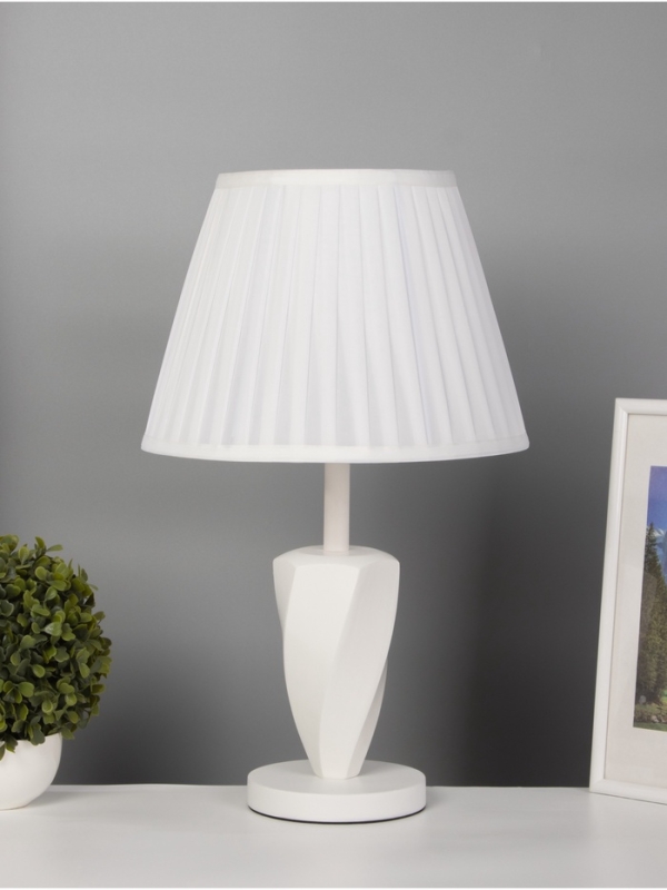 Лампа настольная BayerLux ЭКО Лампа настольная BayerLux ЭКО "Вероника" 1х40Вт Е27 белый 30х30х50см