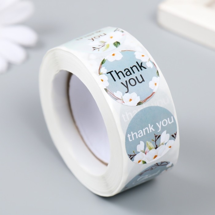 Наклейка бумага "Магнолия. Благодарность" d=2,5 см 500 шт в рулоне 3х6,5х6,5 см