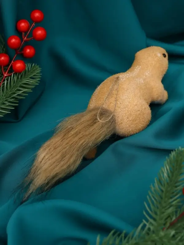 Украшение ёлочное Украшение ёлочное "Белка с шишкой" 4,5х20 см, бежевый