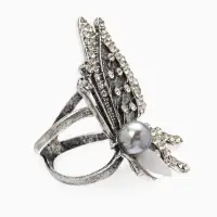 Кольцо для платка "Бабочка профиль", цвет белый в чернёном серебре Кольцо для платка "Бабочка профиль", цвет белый в чернёном серебре