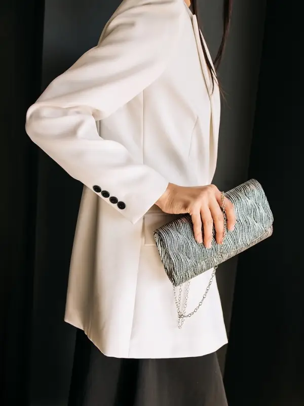 Сумка-клатч женская вечерняя на магните, на длинной цепочке, чёрная/белая