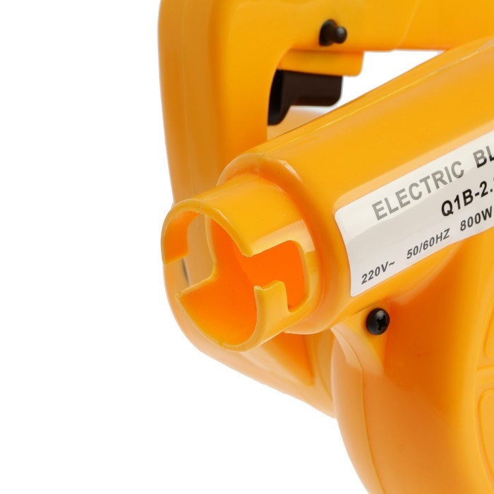 Воздуходувка электрическая ТУНДРА, функция всасывания, 800 Вт, 13000 об/мин, 138 м3/час Воздуходувка электрическая ТУНДРА, функция всасывания, 800 Вт, 13000 об/мин, 138 м3/час