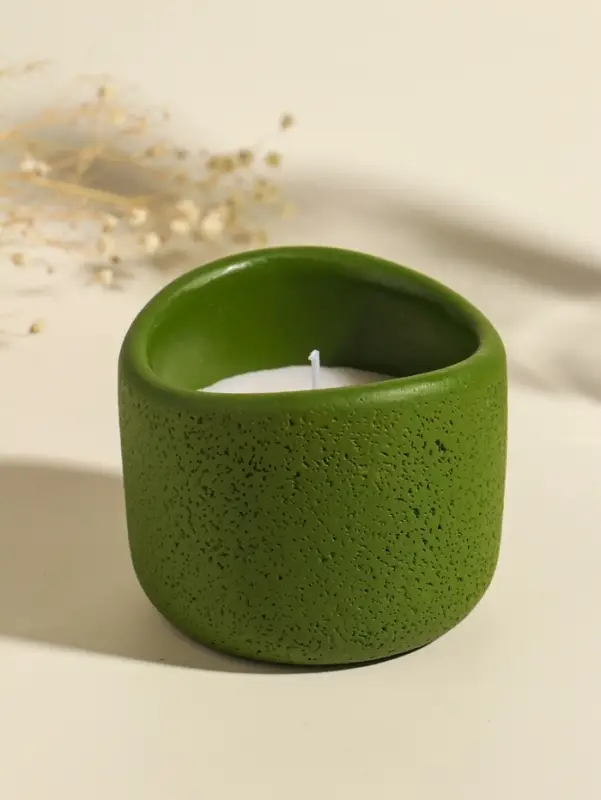 Свеча в подсвечнике вулканическом &laquo;Изгиб&raquo;, зелёная, 8.3&times;8.5&times;7 см