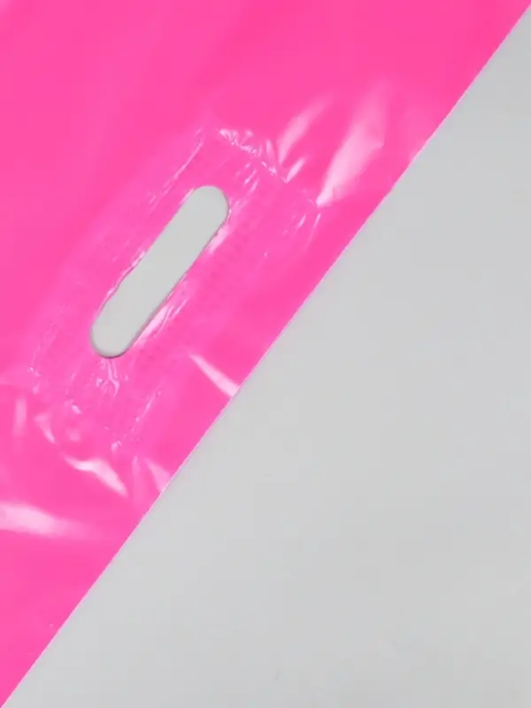 Пакет полиэтиленовый с вырубной ручкой, Фуксия 40-50 См, 60 мкм