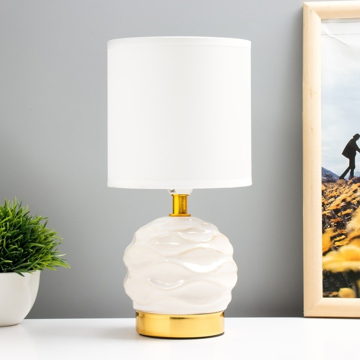 Настольная лампа Настольная лампа "Бирибила" E14 40Вт белый 13х13х26,5 см RISALUX